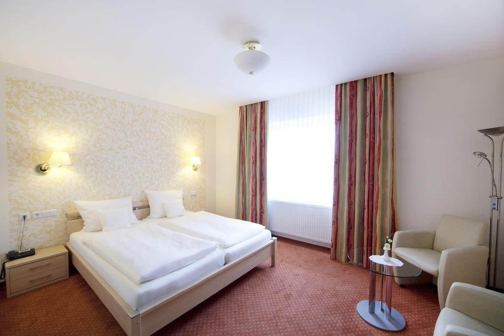 City-Hotel Friesoythe Room photo
