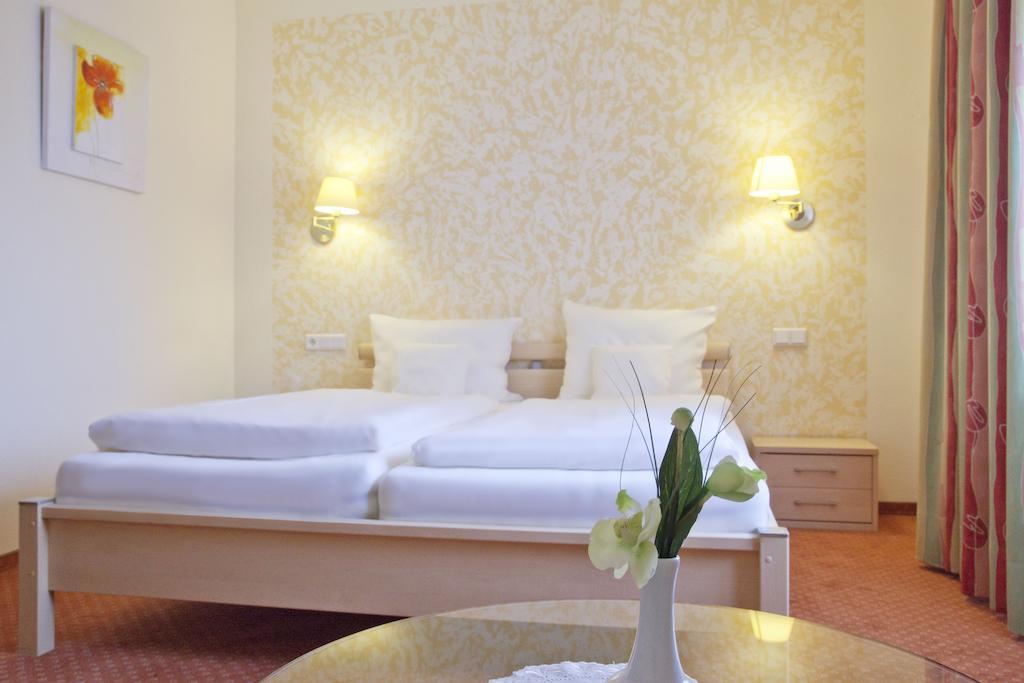 City-Hotel Friesoythe Room photo