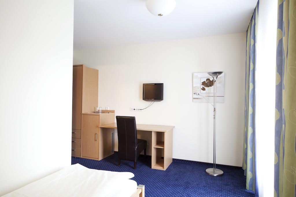 City-Hotel Friesoythe Room photo
